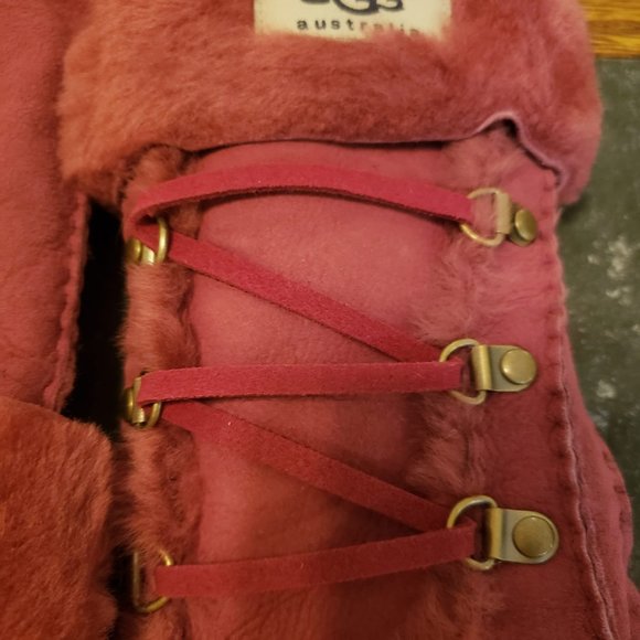 NEW w/o TAGS, UGG, Lace-Up Gloves w/ Fur Trim - Picture 3 of 3